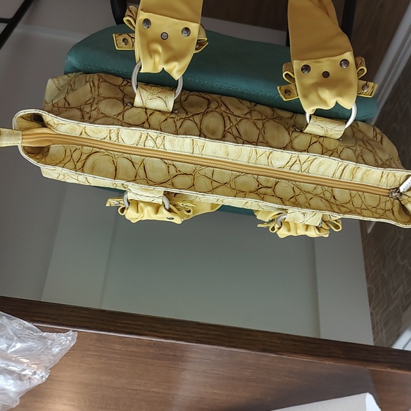 Ripani Yellow Ripple Embossed Leather Handbag - Picture 6 of 9